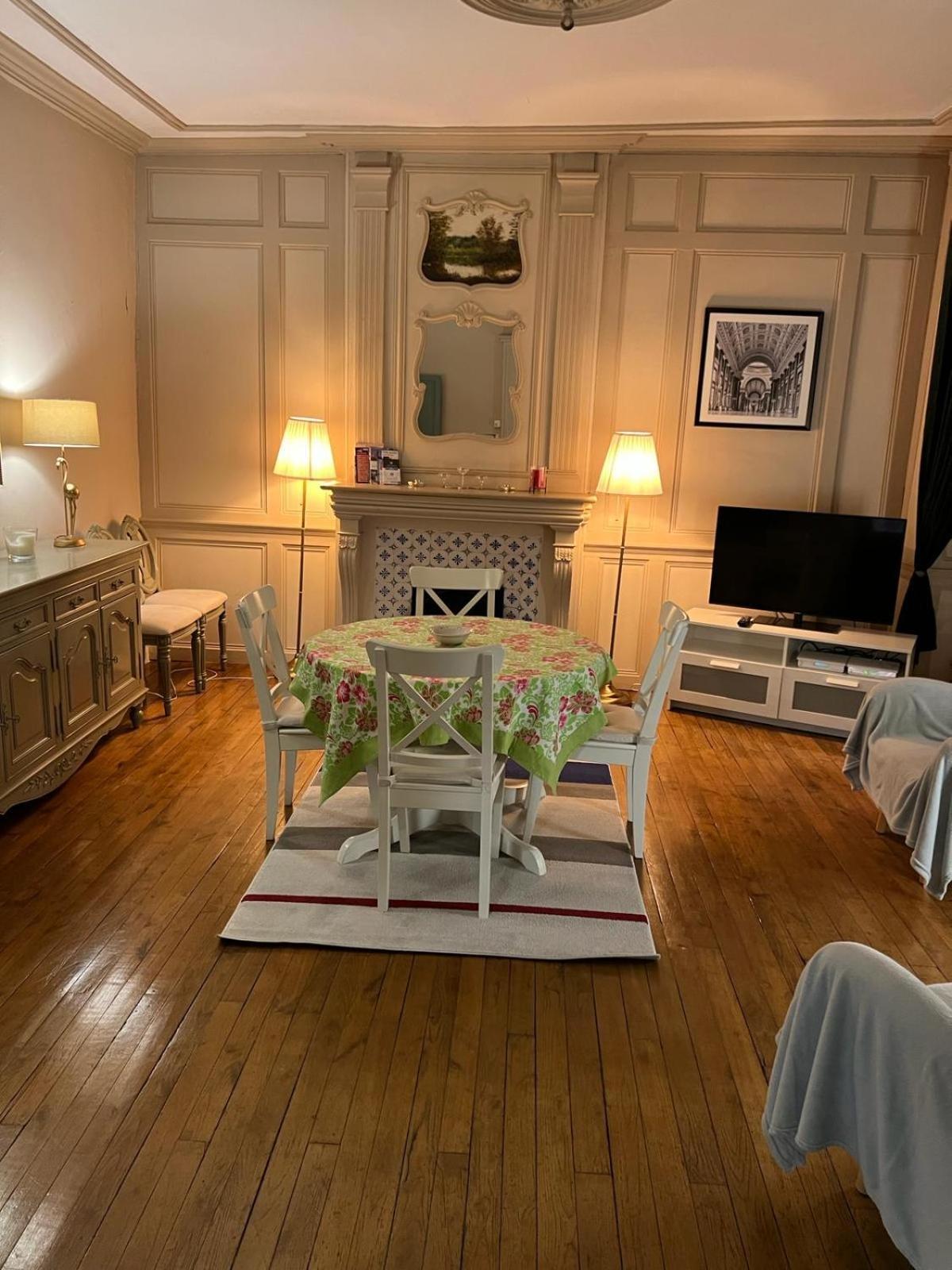 Eglantine Appartement Centre Historique De ディナン エクステリア 写真