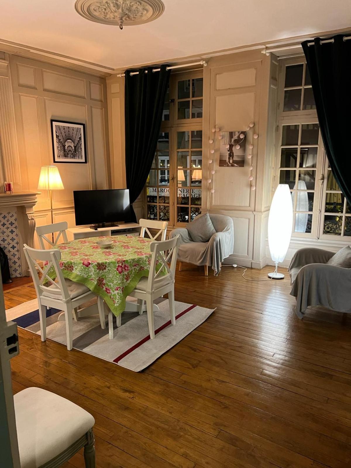 Eglantine Appartement Centre Historique De ディナン エクステリア 写真